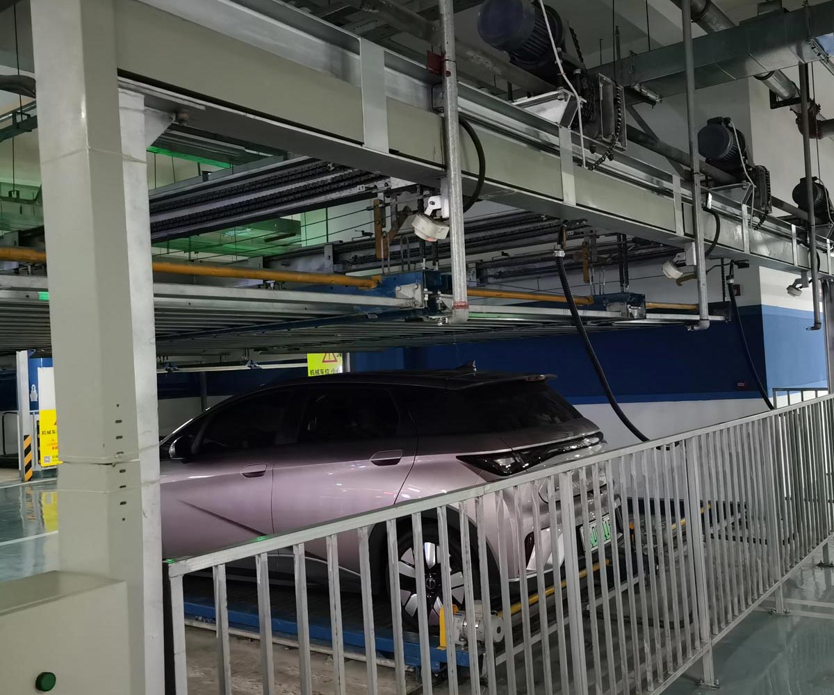 長(cháng)順立體停車(chē)的自動(dòng)存取車(chē)系統