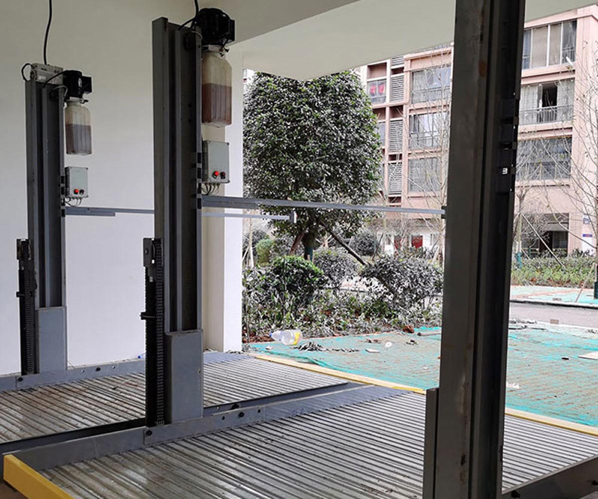 綏陽(yáng)基于模糊邏輯的自動(dòng)平行泊車(chē)轉向控制器